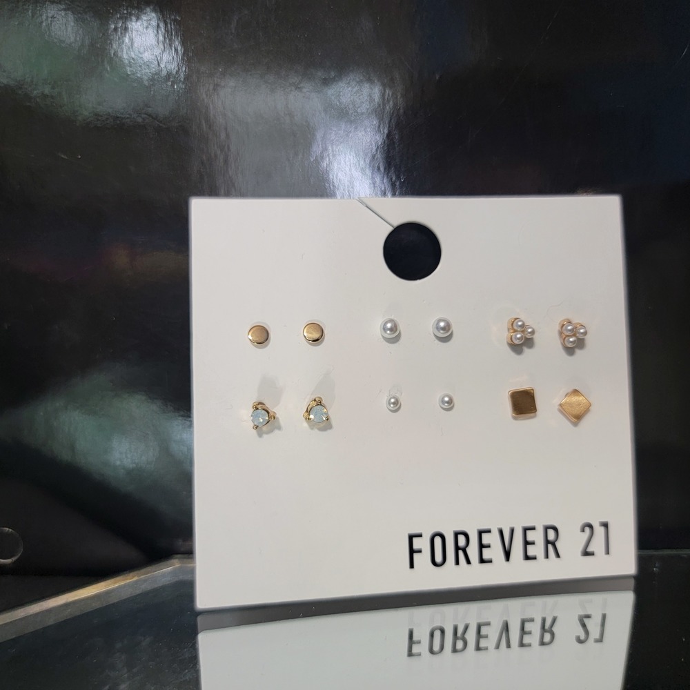 Forever 21 | Gold | Pearl | Earrings | Studs | 6 Pairs